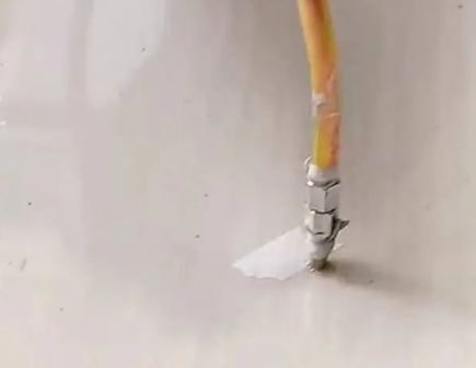 永春瓷砖空鼓维修公司专业解答在瓷砖铺贴过程中，如果使用的砂料过粗（如全部使用了粗砂），可能会导致以下问题